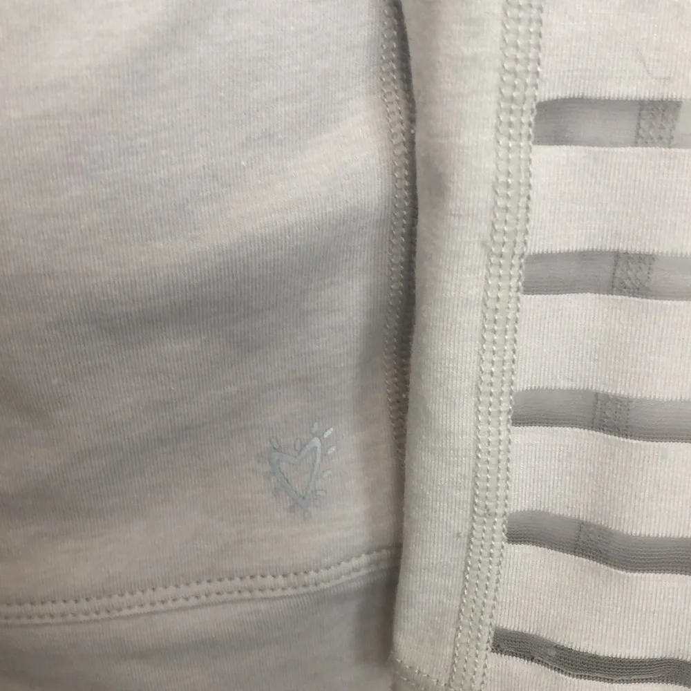 Betsy Johnson light gray long sleeve comfy shirt with lots of detail. Sz XS.EUC - Picture 5 of 10